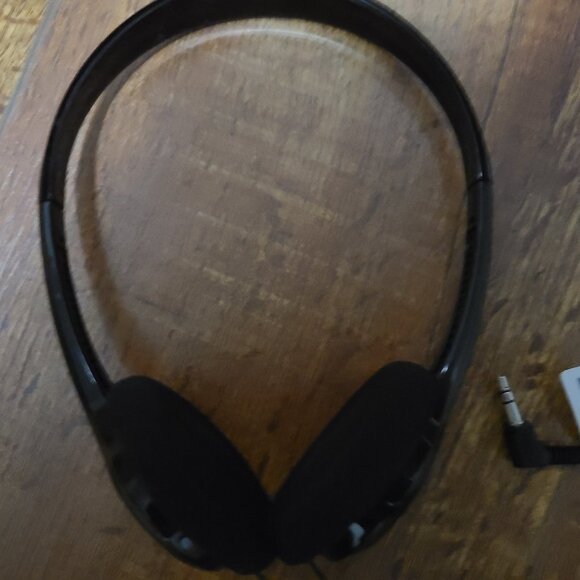 Headphones - Picture 1 of 2